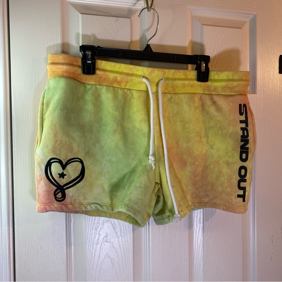 Pride By JoJo Women XL 15-17 Fleece Shorts Heart Tie Dye Pockets Stretch Relax - Picture 1 of 7